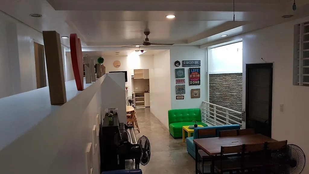 Crossroads Hostel Manila